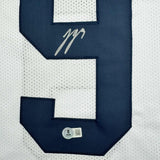Camiseta de fútbol americano universitario autografiada/firmada por JJ McCarthy, de Michigan, color blanco, Beckett BAS COA