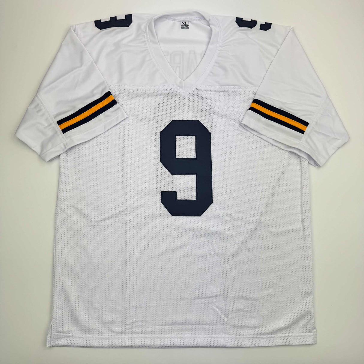 Camiseta de fútbol americano universitario autografiada/firmada por JJ McCarthy, de Michigan, color blanco, Beckett BAS COA