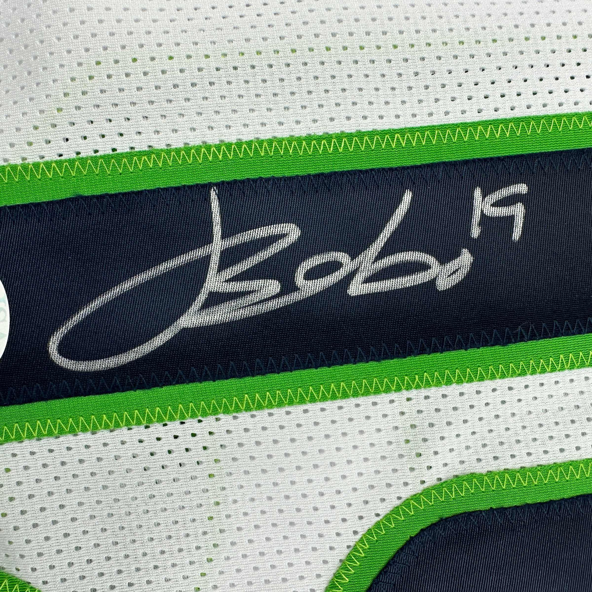 Camiseta de fútbol blanca de Seattle autografiada/firmada por Jake Bobo JSA COA