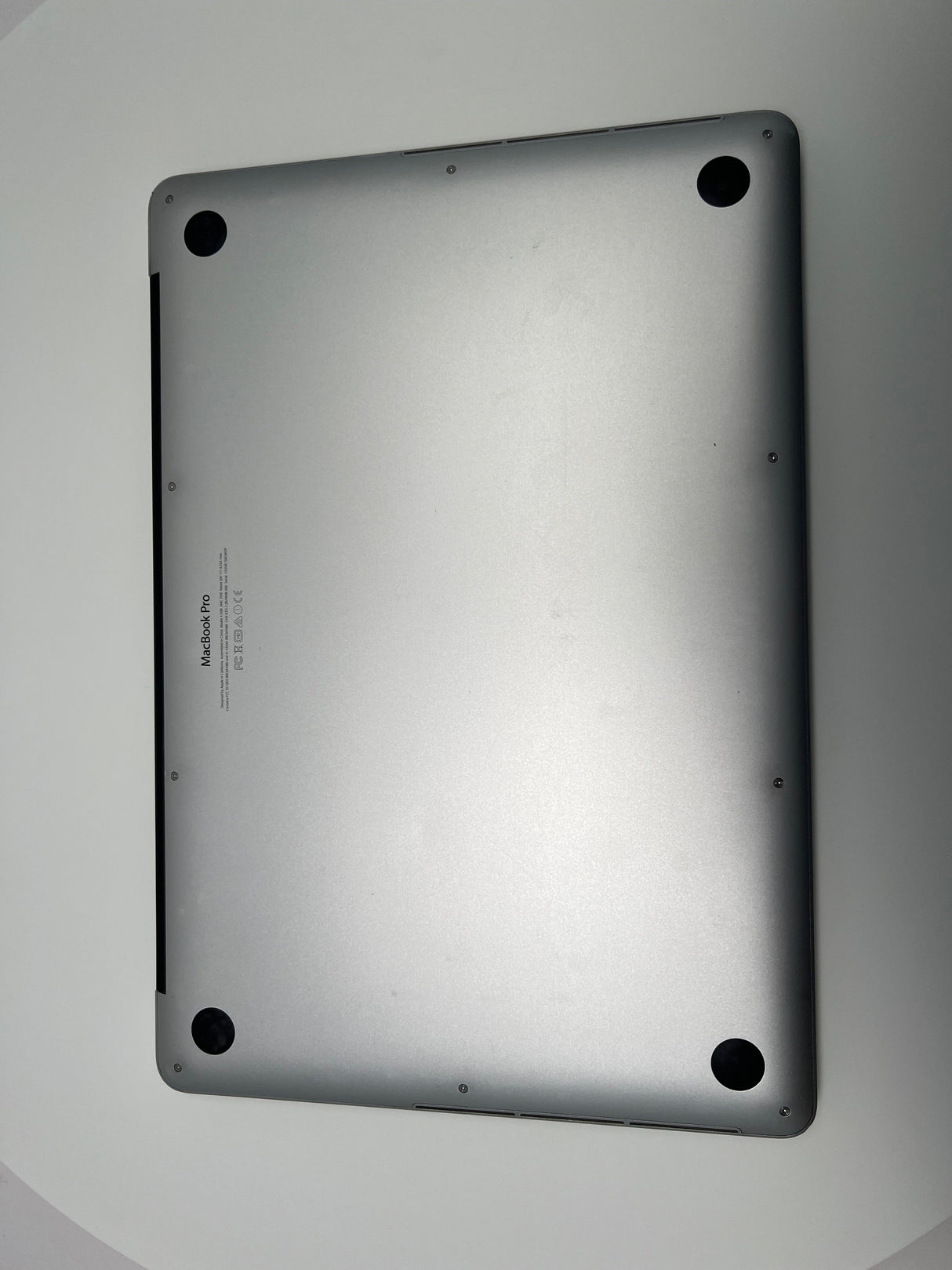 2015 MacBook Pro 15-inch i7 2.8GHz – 16GB RAM 1TB SSD AMD R9 M370X | For Parts Only