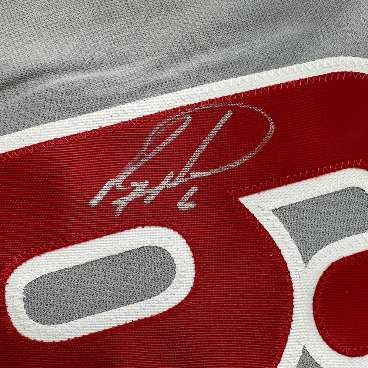 Camiseta de béisbol gris de Filadelfia autografiada/firmada por Ryan Howard (JSA COA)