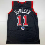 Camiseta de baloncesto negra de Chicago de DeMar DeRozan autografiada y firmada por Beckett BAS COA
