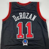 Camiseta de baloncesto negra de Chicago de DeMar DeRozan autografiada y firmada por Beckett BAS COA