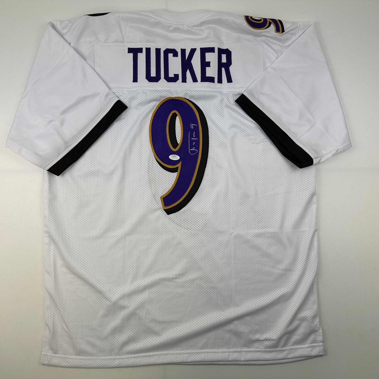 Camiseta de fútbol blanca de Baltimore autografiada/firmada por Justin Tucker (JSA COA)