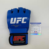 Guante azul de Khamzat Borz Chimaev, UFC MMA Ultimate Fighting, autografiado/firmado, PSA/Certificado de ADN