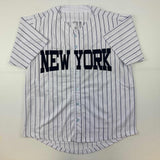 Camiseta de béisbol a rayas de Nueva York autografiada/firmada por Mariano Rivera JSA COA/LOA