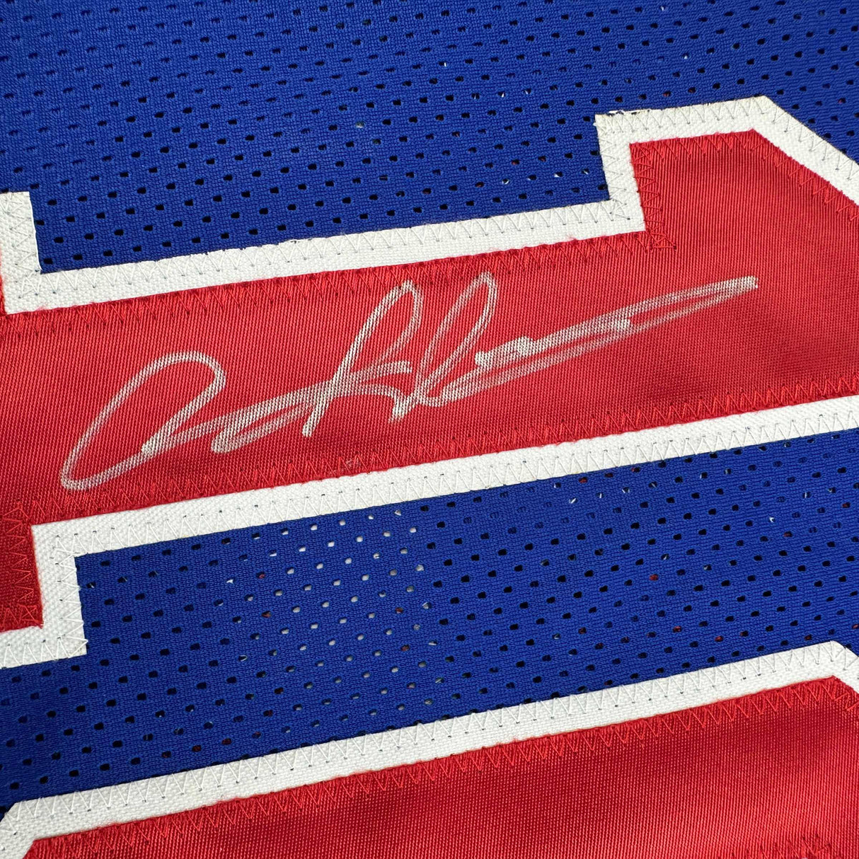 Camiseta de baloncesto azul de Detroit de Dennis Rodman autografiada/firmada Beckett BAS COA