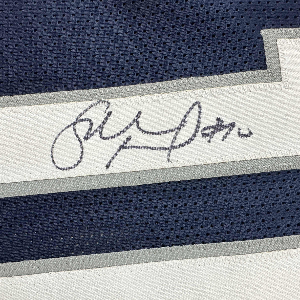 Camiseta de baloncesto universitaria azul de Connecticut de UConn autografiada/firmada por Sue Bird (JSA COA) 
