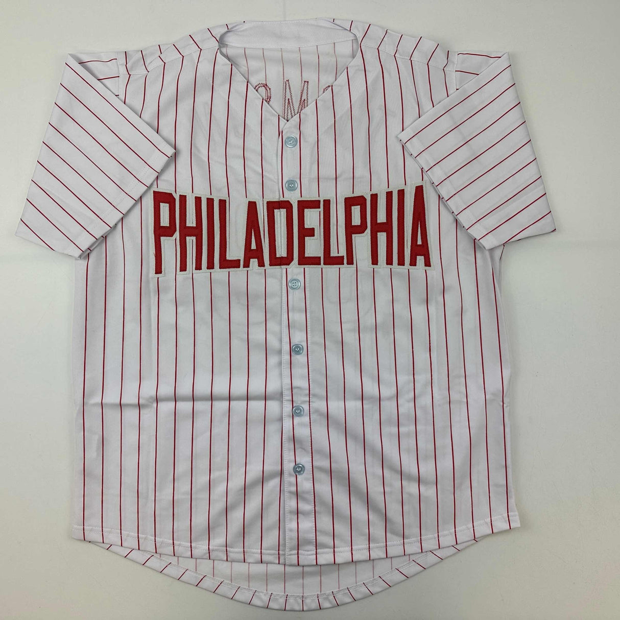 Camiseta de béisbol a rayas de Filadelfia autografiada/firmada por Rob Thomson Beckett BAS COA