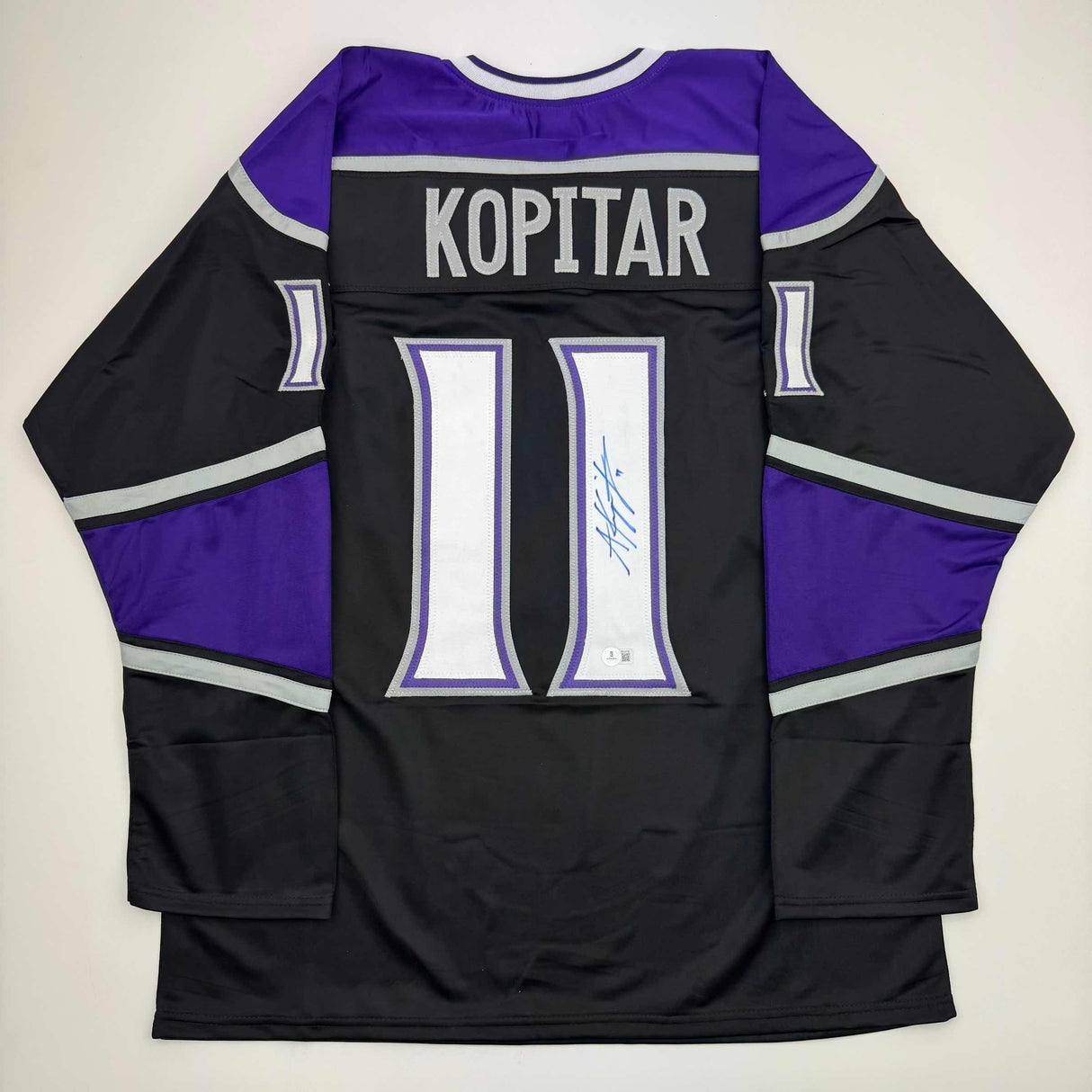 Camiseta de hockey negra autografiada/firmada de Anze Kopitar Los Angeles LA Beckett BAS COA #2