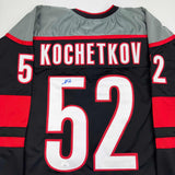 Camiseta de hockey negra Carolina de Pyotr Kochetkov autografiada/firmada JSA COA