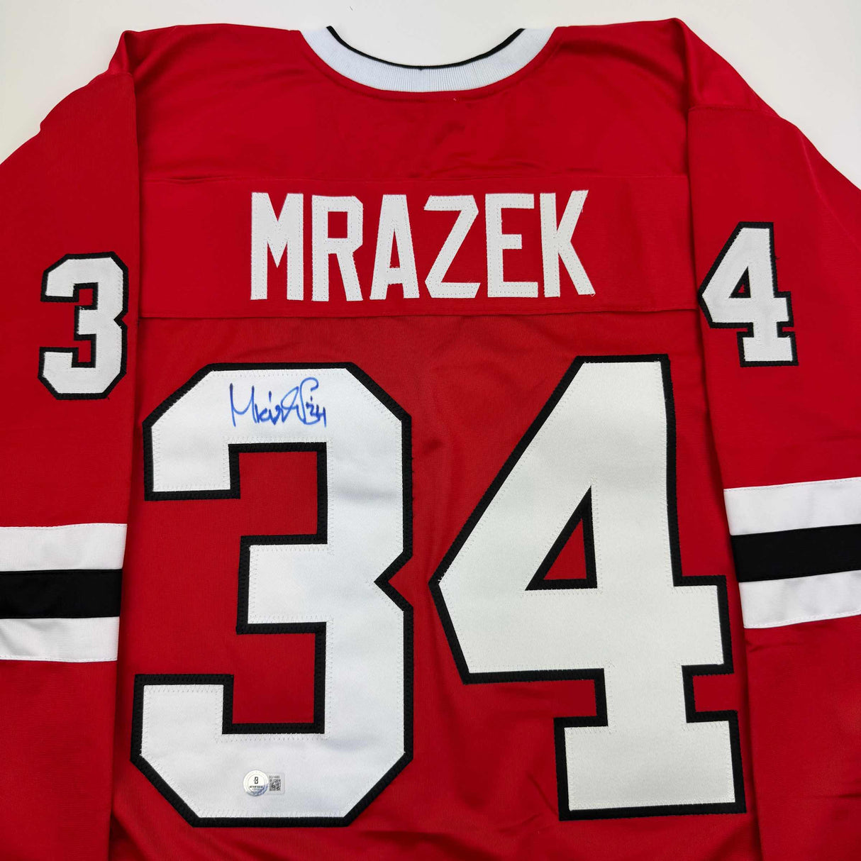 Camiseta de hockey roja de Chicago autografiada/firmada por Petr Mrazek Beckett BAS COA