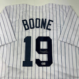 Camiseta de béisbol a rayas de Nueva York autografiada/firmada por Aaron Boone Beckett BAS COA