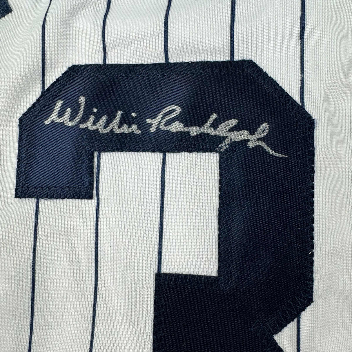 Camiseta de béisbol a rayas de Nueva York autografiada/firmada por Willie Randolph Beckett BAS COA