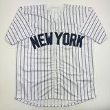 Camiseta de béisbol a rayas de Nueva York autografiada/firmada por Devin Williams (JSA COA)