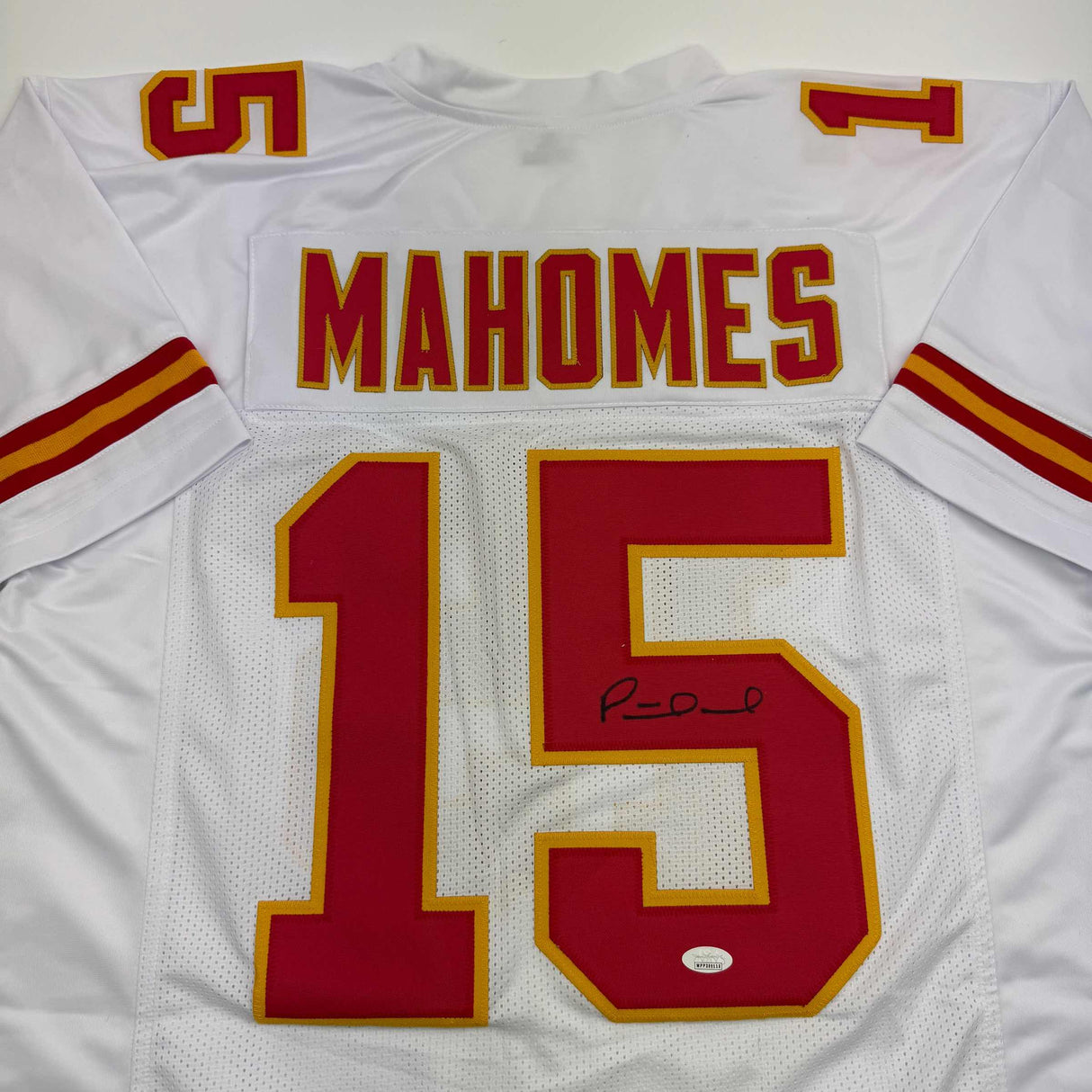 Camiseta de fútbol americano blanca de Kansas City autografiada/firmada por Patrick Mahomes (JSA COA)