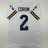 Camiseta de fútbol americano universitario autografiada/firmada de Blake Corum, Michigan, color blanco, Beckett BAS COA