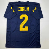 Camiseta de fútbol americano universitario azul de Michigan de Blake Corum autografiada/firmada Beckett BAS COA