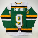 Camiseta de hockey verde de Minnesota de Mike Modano autografiada/firmada Beckett BAS COA