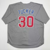 Camiseta de béisbol gris de Chicago autografiada/firmada por Kyle Tucker (JSA COA)