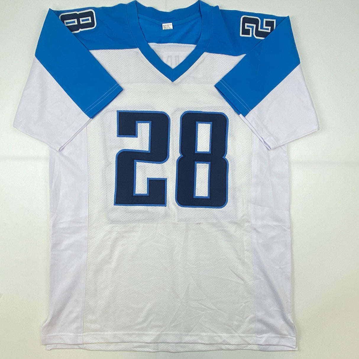 Camiseta de fútbol americano blanca de Tennessee de Chris Johnson autografiada/firmada JSA COA