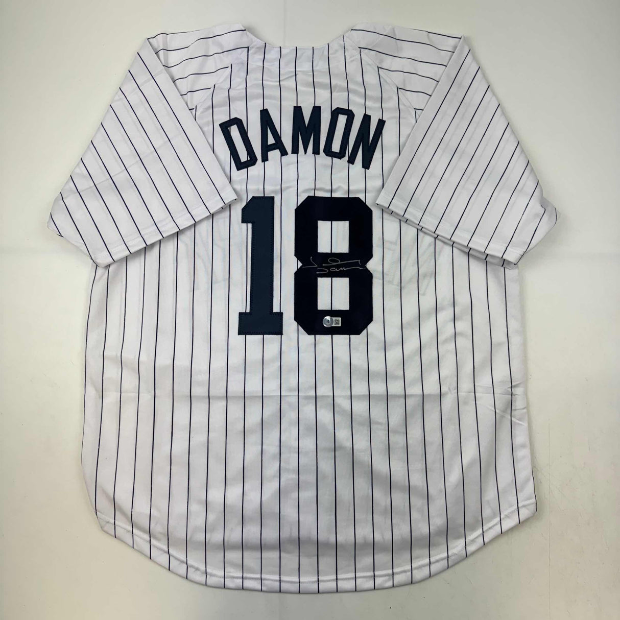 Camiseta de béisbol a rayas de Nueva York autografiada/firmada por Johnny Damon Beckett BAS COA