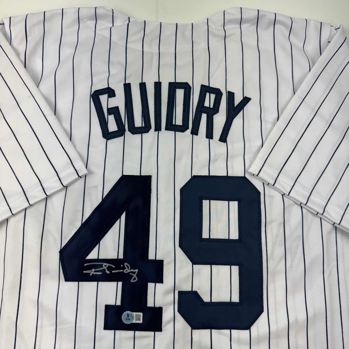 Camiseta de béisbol a rayas de Nueva York autografiada/firmada por Ron Guidry Beckett BAS COA