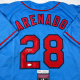 Camiseta de béisbol azul de St. Louis autografiada/firmada por Nolan Arenado (JSA COA)