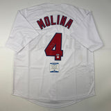 Camiseta de béisbol blanca de St. Louis de Yadier Molina autografiada y firmada por Beckett BAS COA