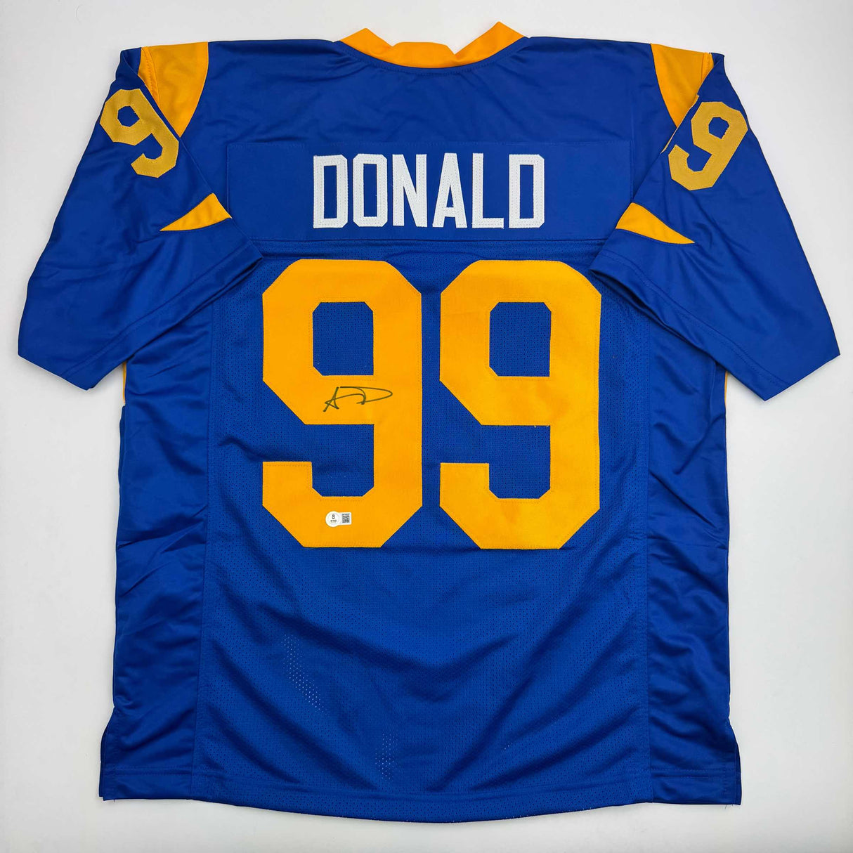 Camiseta de fútbol retro azul autografiada/firmada de Aaron Donald Los Ángeles LA Beckett BAS COA