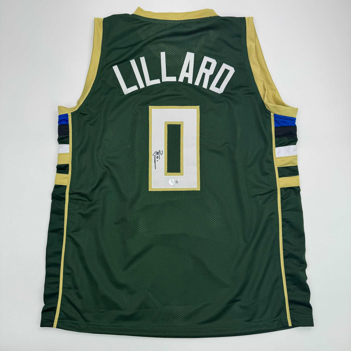 Camiseta de baloncesto verde de Milwaukee de Damian Lillard autografiada/firmada Beckett BAS COA #2