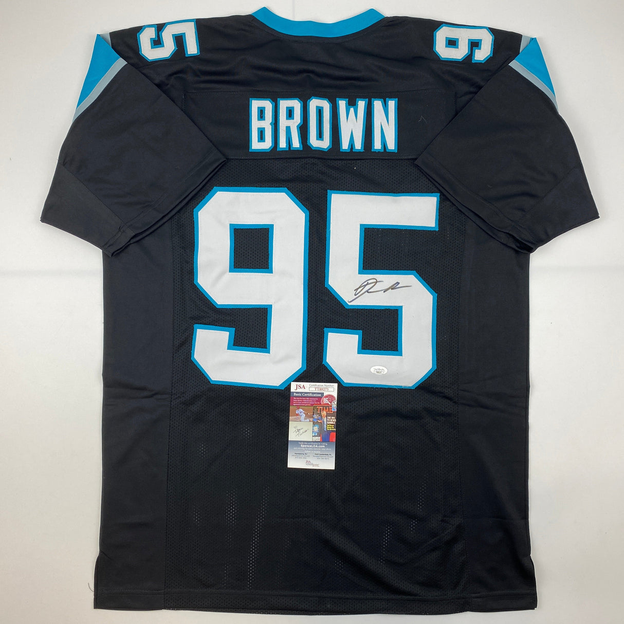 Camiseta de fútbol americano negra de Carolina de Derrick Brown autografiada y firmada por JSA COA