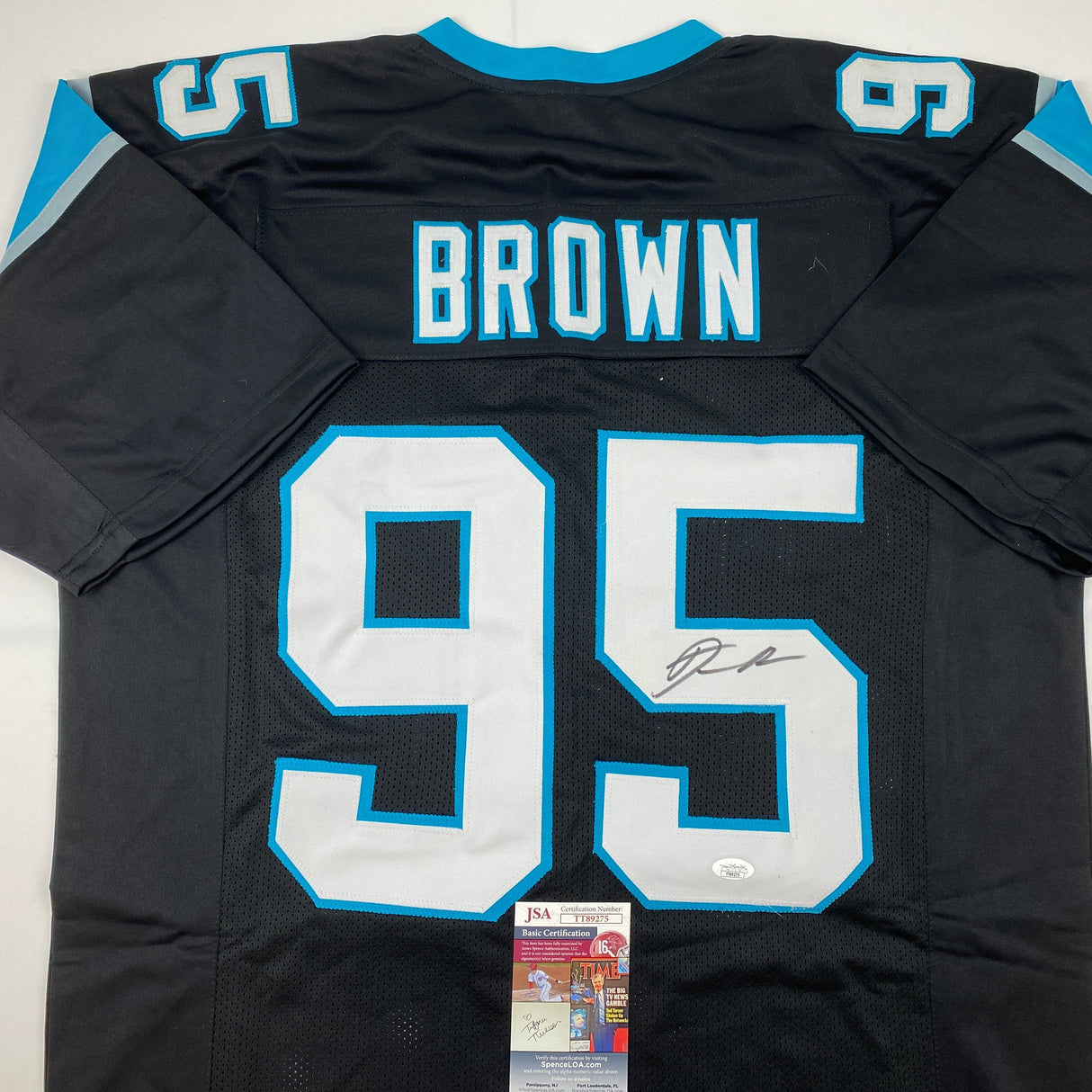 Camiseta de fútbol americano negra de Carolina de Derrick Brown autografiada y firmada por JSA COA