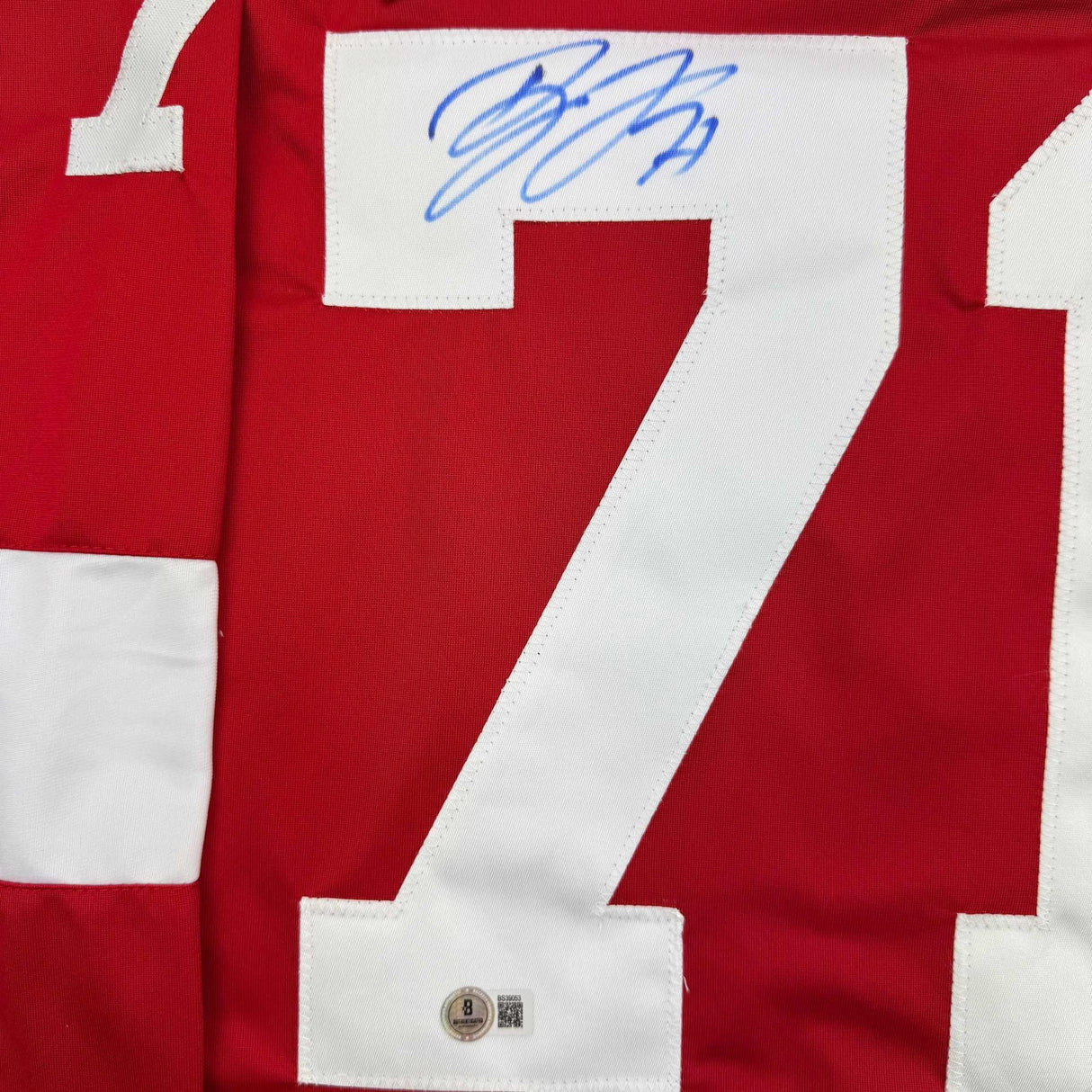Camiseta de hockey autografiada/firmada de Dylan Larkin Detroit Red Beckett BAS COA