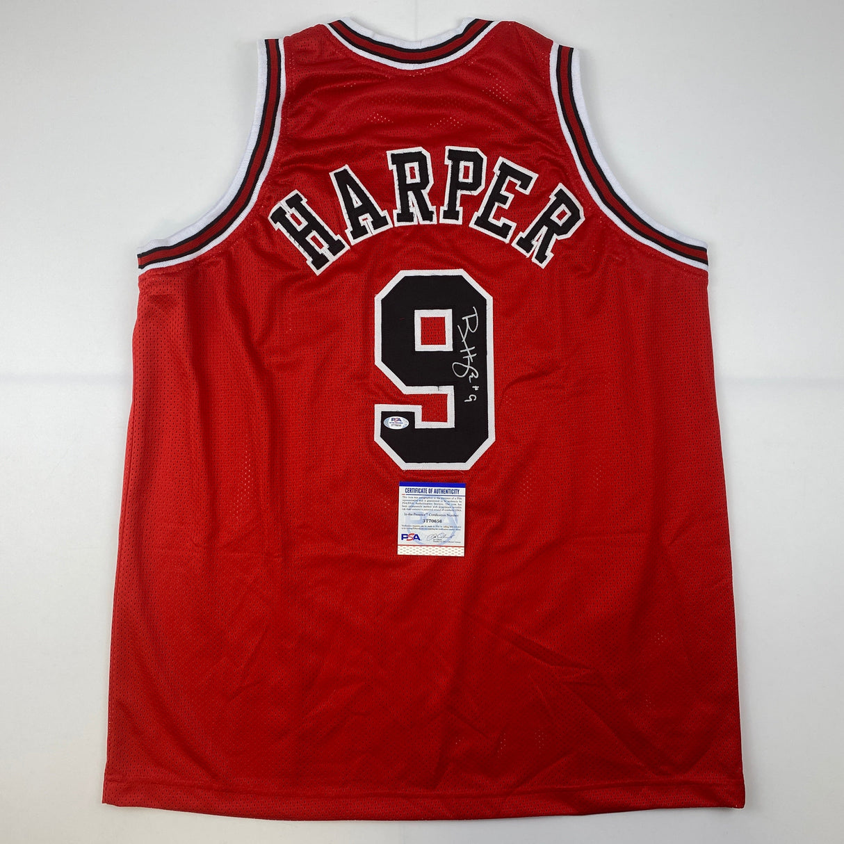 Camiseta de baloncesto roja de Chicago autografiada/firmada por Ron Harper. PSA/CÓDIGO DE AUTÉNTICO DE ADN.