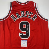 Camiseta de baloncesto roja de Chicago autografiada/firmada por Ron Harper. PSA/CÓDIGO DE AUTÉNTICO DE ADN.