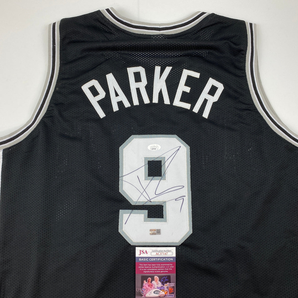 Camiseta de baloncesto negra de San Antonio autografiada y firmada por Tony Parker (JSA COA)