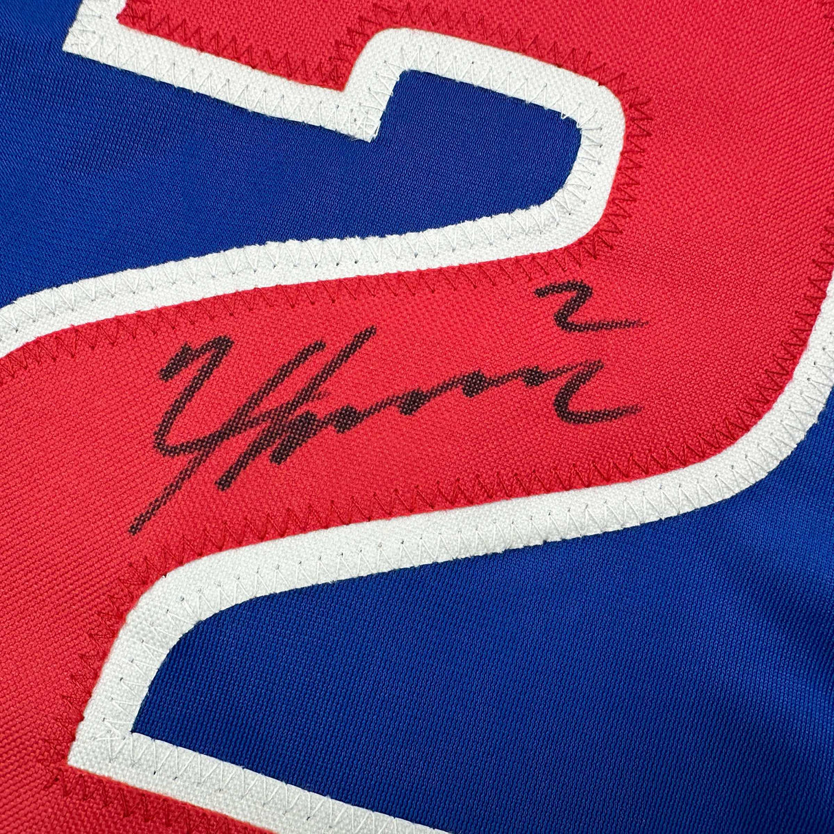 Camiseta de béisbol azul de Chicago de Nico Hoerner autografiada/firmada Beckett BAS COA