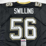 Camiseta de fútbol negra de Nueva Orleans autografiada/firmada por Pat Swilling (JSA COA)