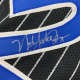 Camiseta de baloncesto de rayas negras de Orlando autografiada y firmada por Nick Anderson. Certificado de autenticidad/ADN.