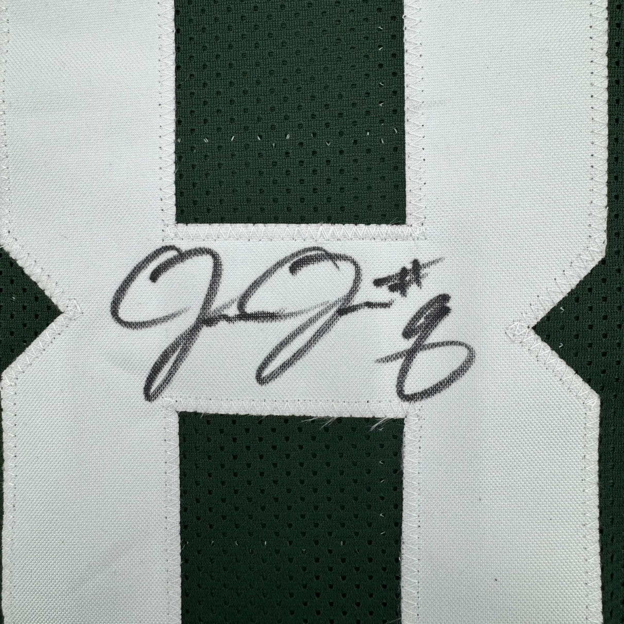 Camiseta de fútbol verde de Green Bay de Josh Jacobs autografiada/firmada Beckett BAS COA