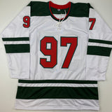 Camiseta de hockey blanca de Minnesota Kirill Kaprizov autografiada/firmada Beckett BAS COA