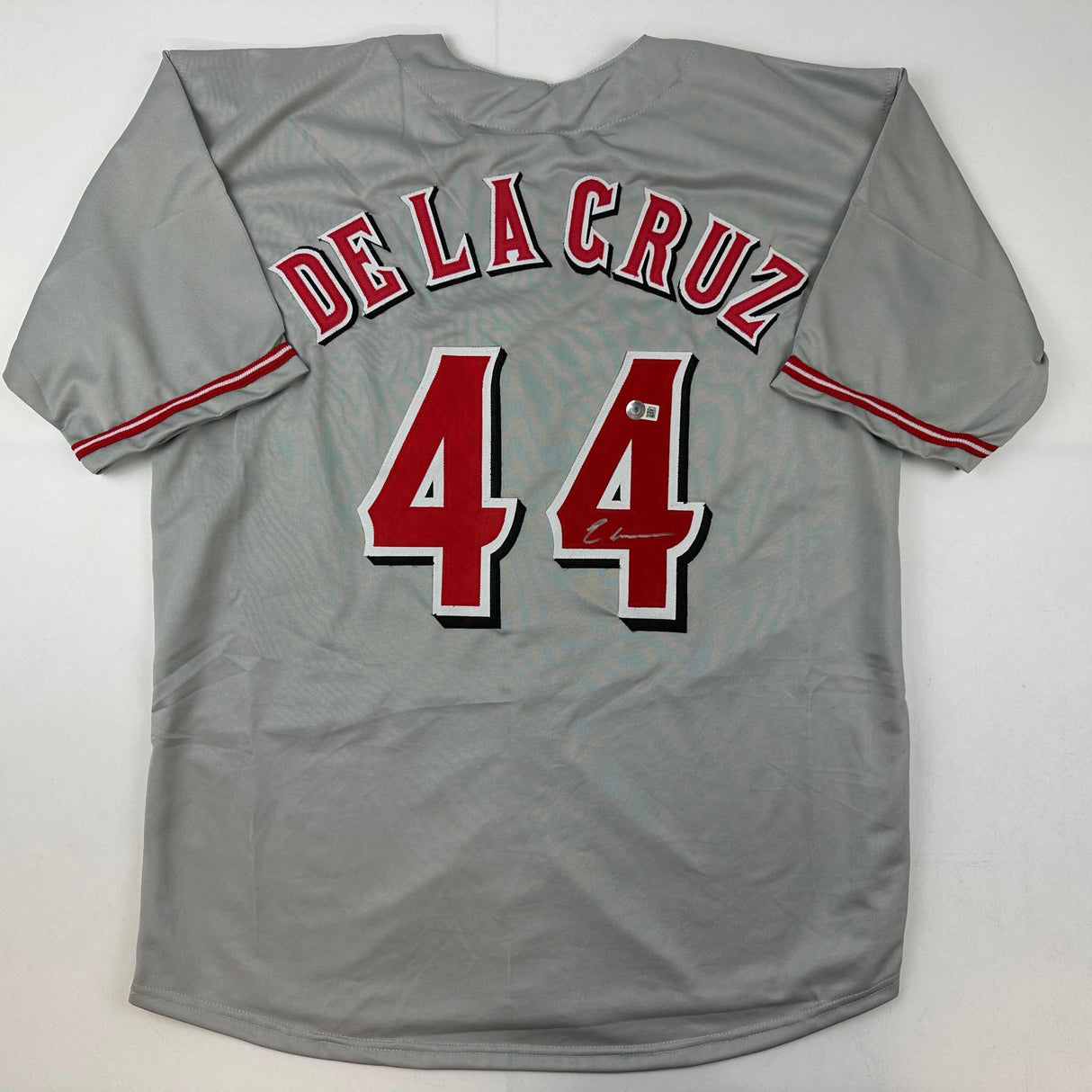 Camiseta de béisbol gris de Cincinnati autografiada/firmada de Elly De La Cruz Beckett BAS COA