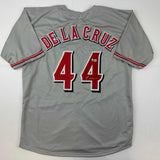 Camiseta de béisbol gris de Cincinnati autografiada/firmada de Elly De La Cruz Beckett BAS COA