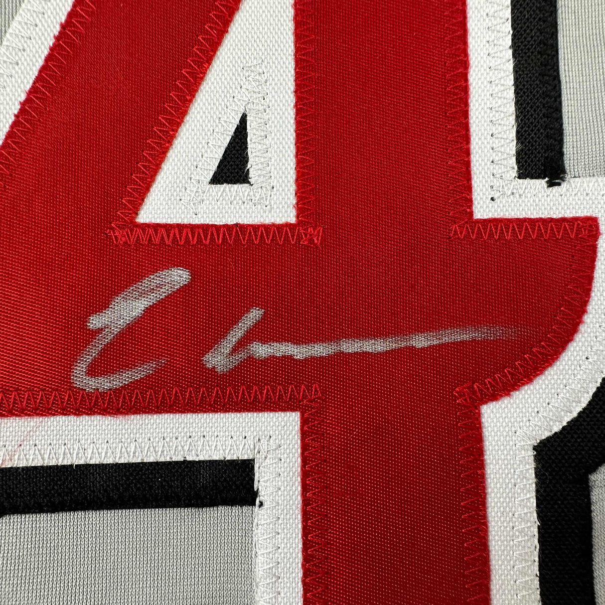 Camiseta de béisbol gris de Cincinnati autografiada/firmada de Elly De La Cruz Beckett BAS COA