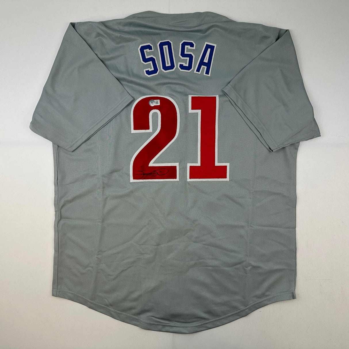 Camiseta de béisbol gris de Chicago autografiada/firmada por Sammy Sosa Beckett BAS COA