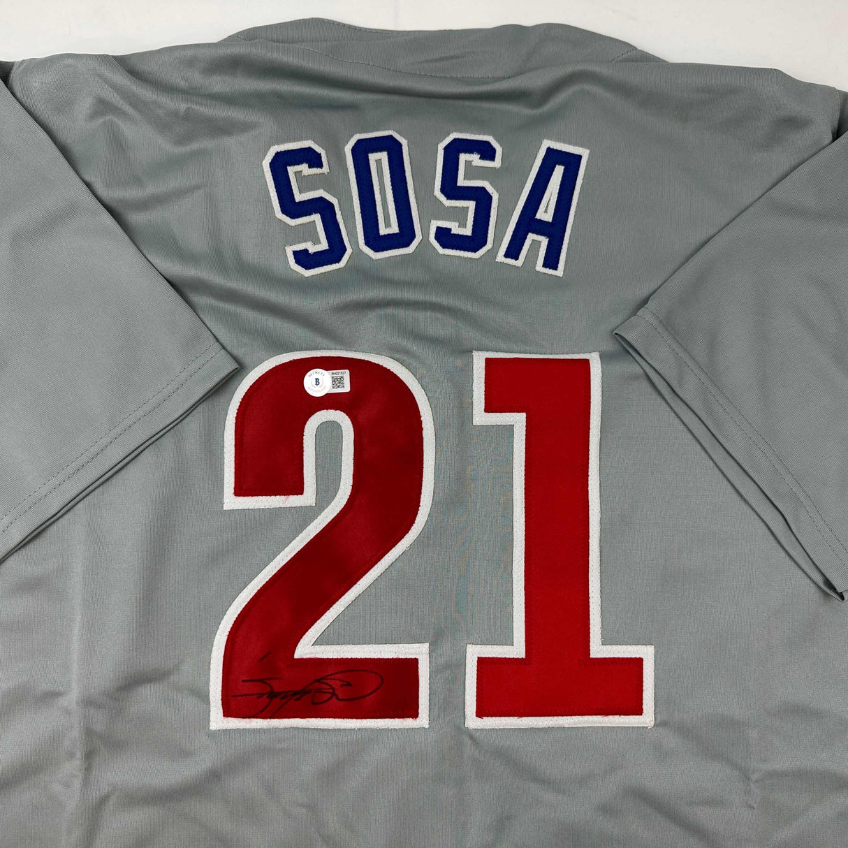 Camiseta de béisbol gris de Chicago autografiada/firmada por Sammy Sosa Beckett BAS COA