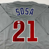 Camiseta de béisbol gris de Chicago autografiada/firmada por Sammy Sosa Beckett BAS COA