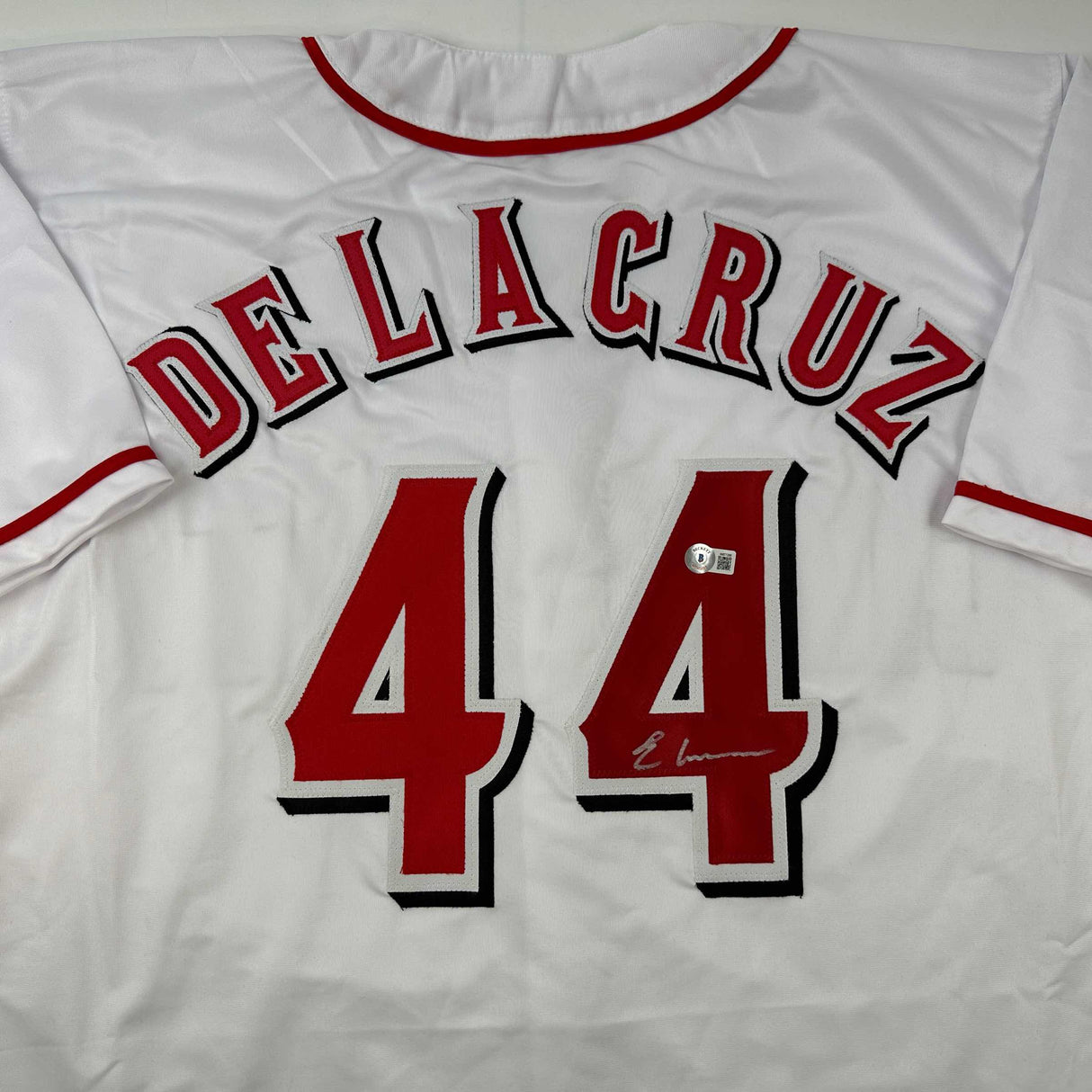 Camiseta de béisbol blanca de Cincinnati autografiada/firmada por Elly De La Cruz Beckett BAS COA