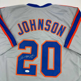 Camiseta de béisbol gris autografiada/firmada de Howard Johnson HOJO Nueva York JSA COA